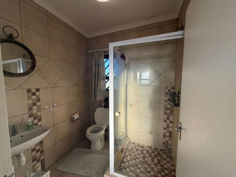 2 BEDROOM APARTMENT FOR SALE - ROCKY CREST - Photo 9