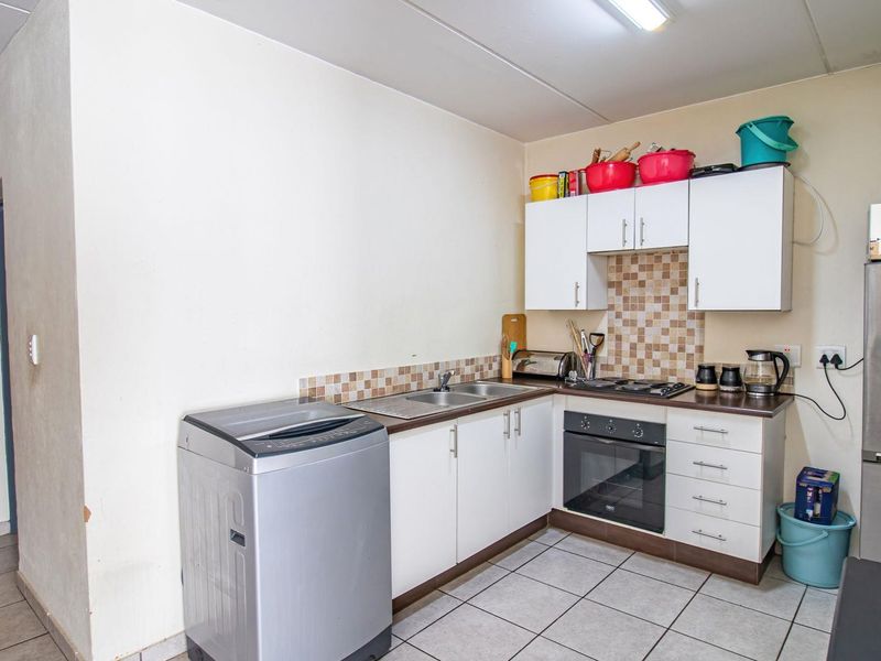 Charming 2-Bedroom Apartment in Prime Location - Photo 2