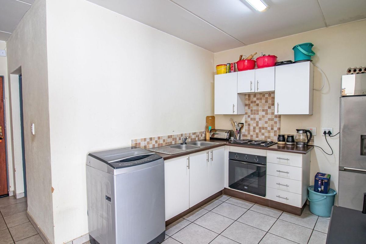 Charming 2-Bedroom Apartment in Prime Location - Photo 2