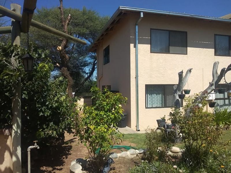 This beautiful smallholding is situated about 10km North of Okahandja on the Hochveld Road. This property truly does have it all, and then some...... - Photo 2