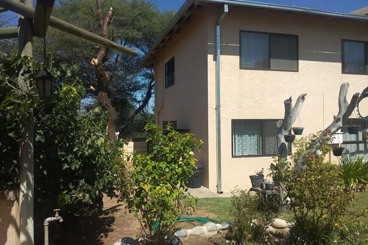 This beautiful smallholding is situated about 10km North of Okahandja on the Hochveld Road. This property truly does have it all, and then some...... - Photo 2