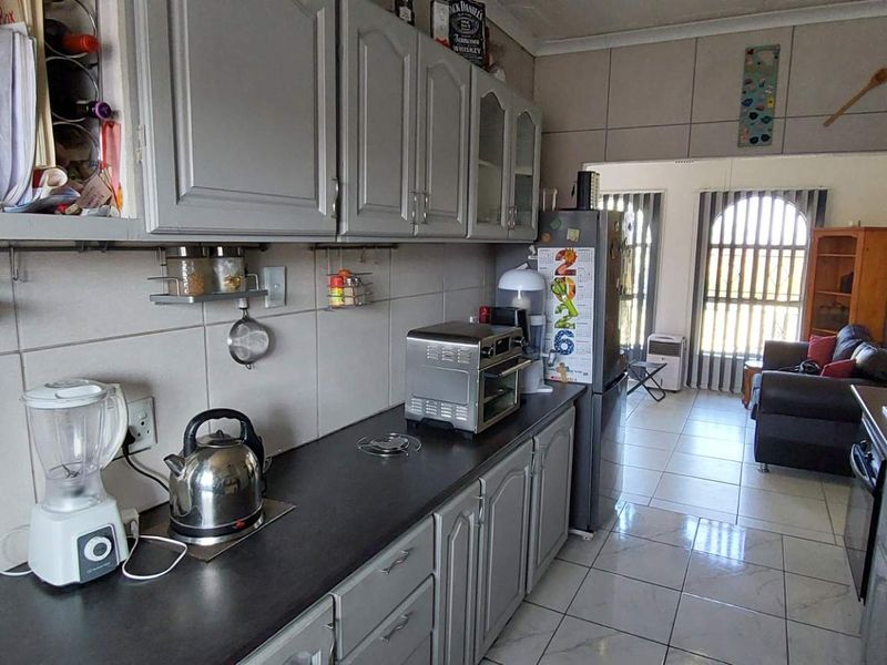 2 Bedroom Apartment in Albermarle - Photo 7