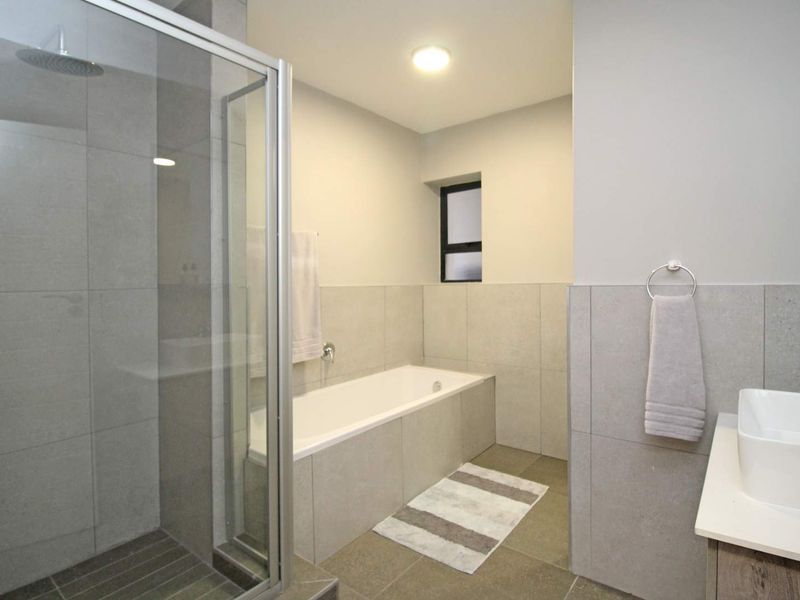 Modern 2 bedroom home in Secure Estate - Photo 8