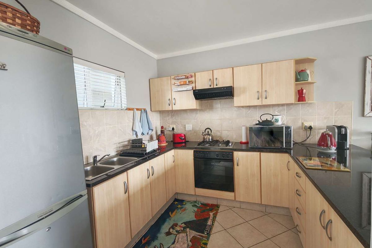 Tranquil Living: Spacious 3-Bedroom in Casa Grande - Photo 2