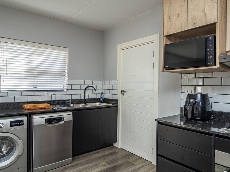 Charming Ground Floor Unit at Hartland Villas - Photo 5