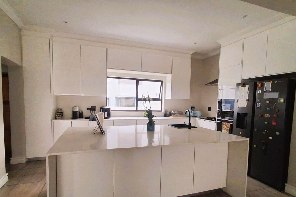 Timeless Elegance Meets Secure Estate Living - Photo 3