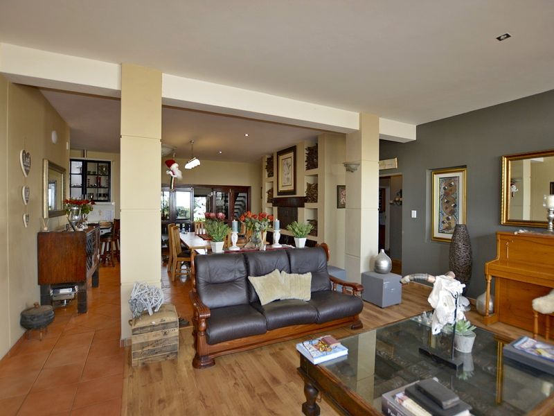 Lagoon, Walvis Bay:  9 Bedroom Home Opposite Lagoon is for Sale - Photo 9