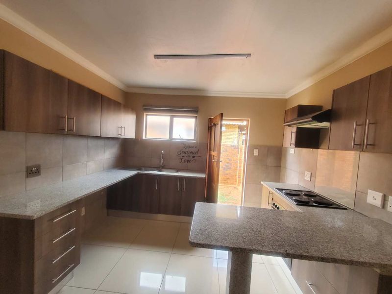 Embrace elegance and safety in Groblers Park! - Photo 3