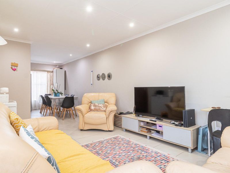 To Let in Helderkruin - Secure Complex - Photo 6