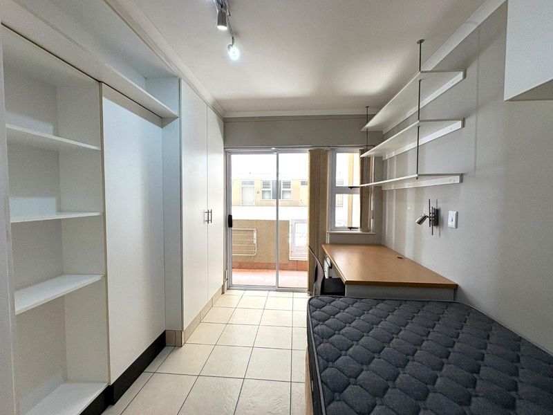 Student Apartment walking distance from UOVS - Photo 9