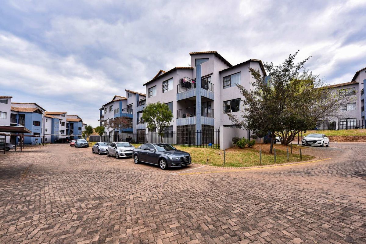Exclusive Opportunity: Two-Bedroom Apartment IN HONEYDEW - Photo 3