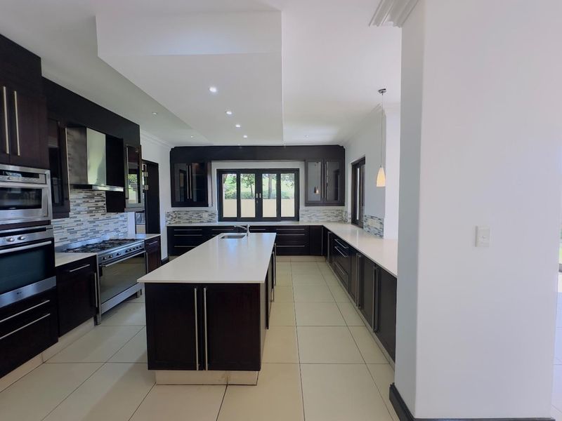 5 Bedroom House for Sale in Blue Valley Golf Estate - Photo 5
