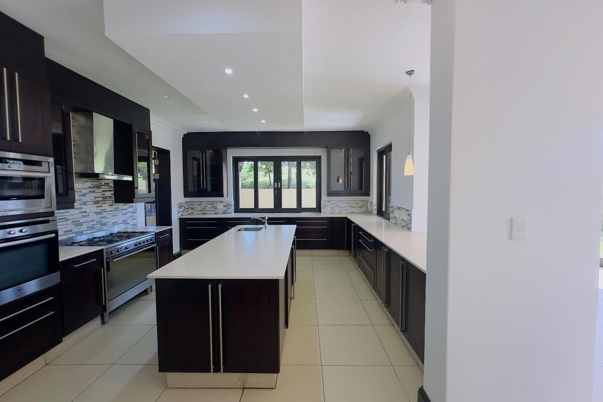 5 Bedroom House for Sale in Blue Valley Golf Estate - Photo 5