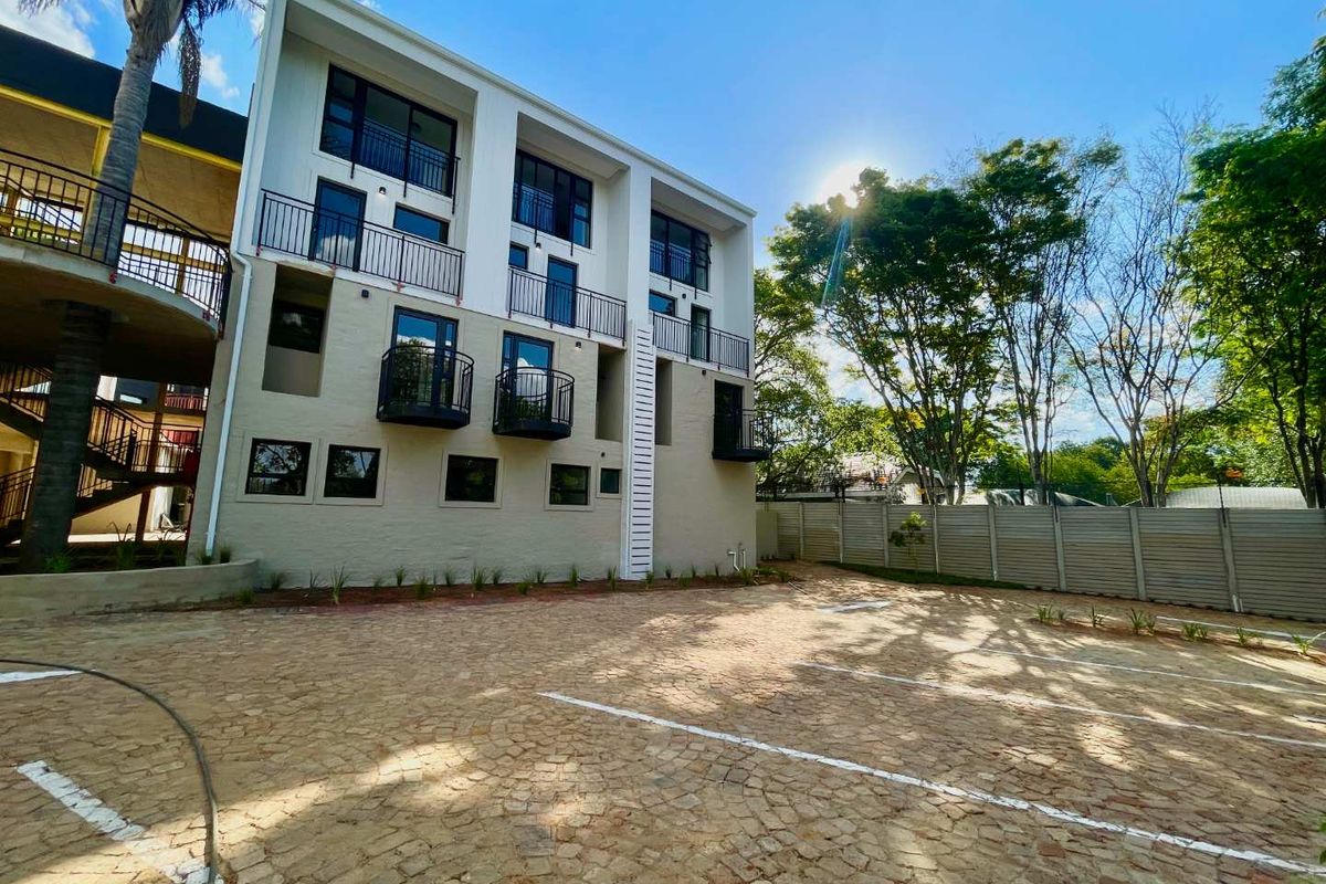 Exclusive Student Haven: 600m from Varsity College! - Photo 2