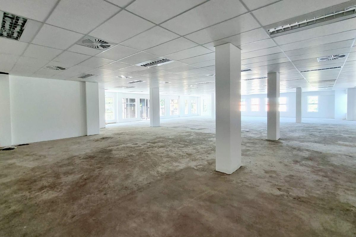 Commercial building 1,114.91m2 Florida Road asset for sale | Part tenanted, part vacant | Signage, parking & prime positioning included - Photo 4