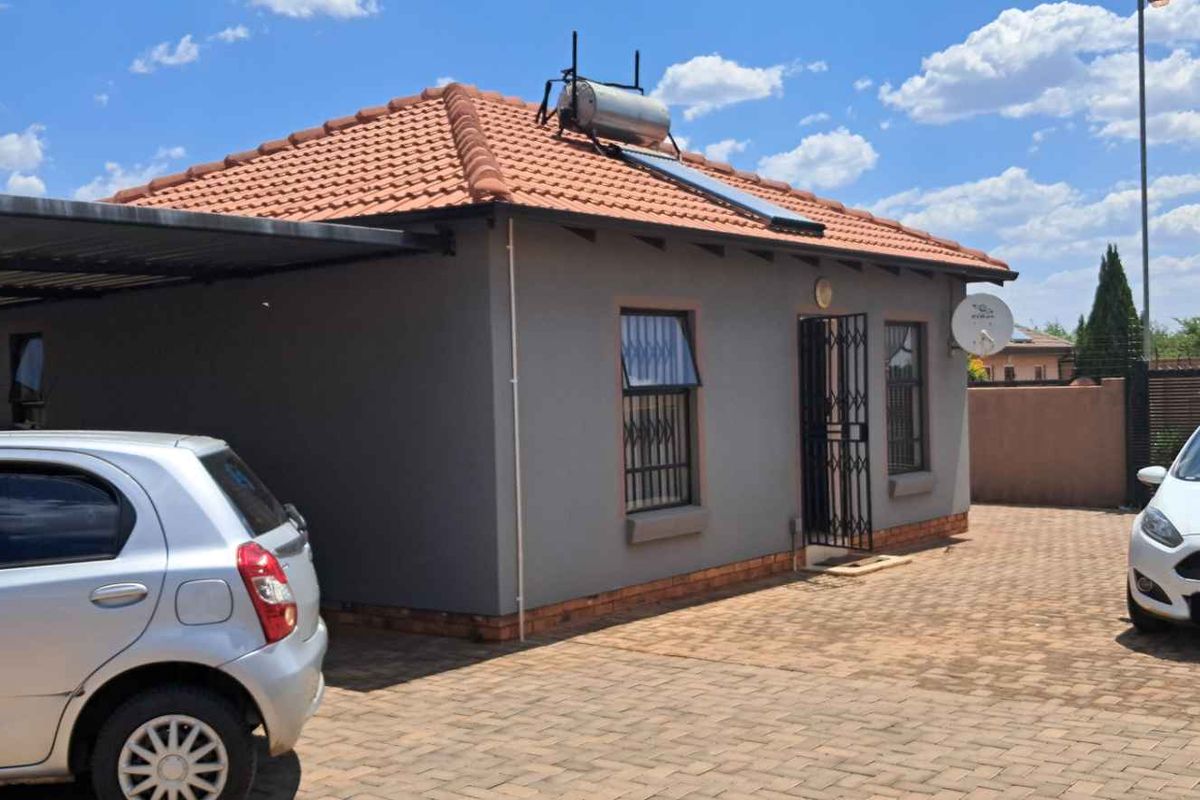 A beautiful 2 bedroom house in The Orchards - Photo 3