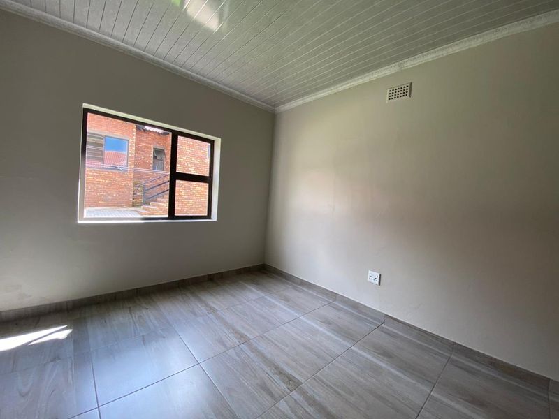 1 Bedroom in commune - Shared Living - Photo 9