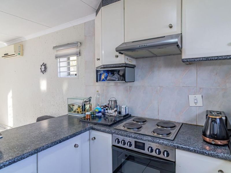 3-Bedroom Garden Simplex in Secure Complex - Photo 9
