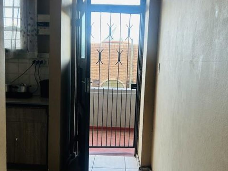 Affordable 2-Bedroom Flat for Sale - Photo 5