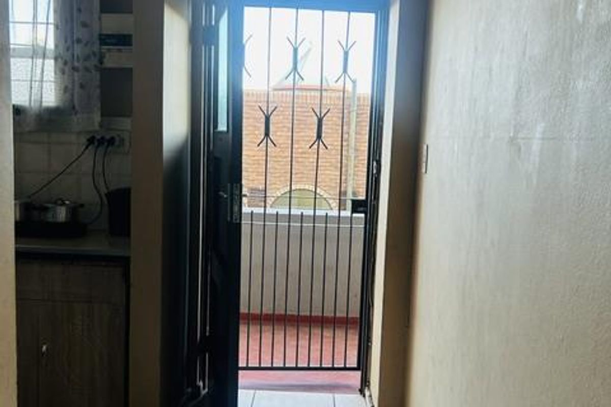Affordable 2-Bedroom Flat for Sale - Photo 5