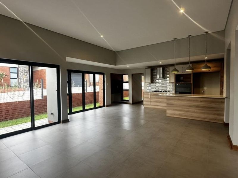 Elegant Retirement Living in Wild Olive Estate - Photo 5