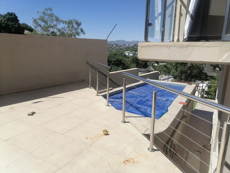 Modern Hillside Luxury with Panoramic Views in Erospark, Windhoek - Photo 3