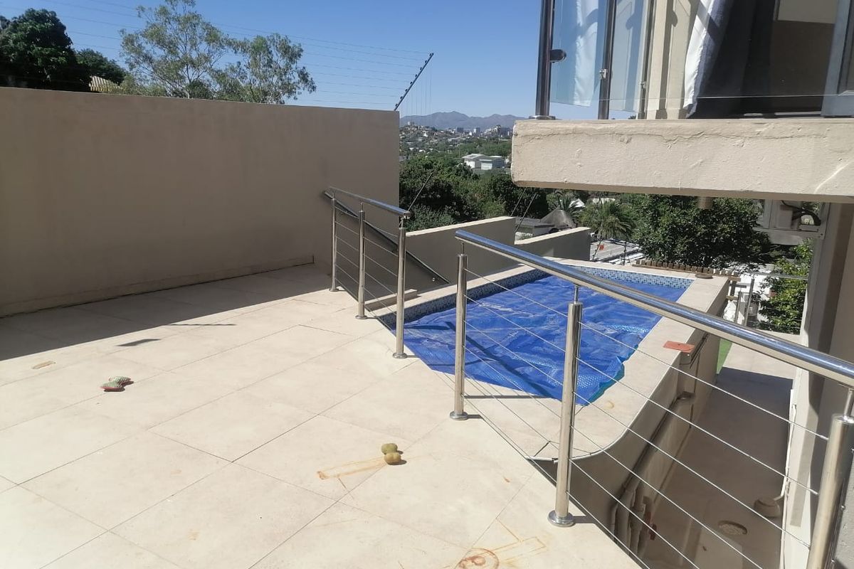 Modern Hillside Luxury with Panoramic Views in Erospark, Windhoek - Photo 3