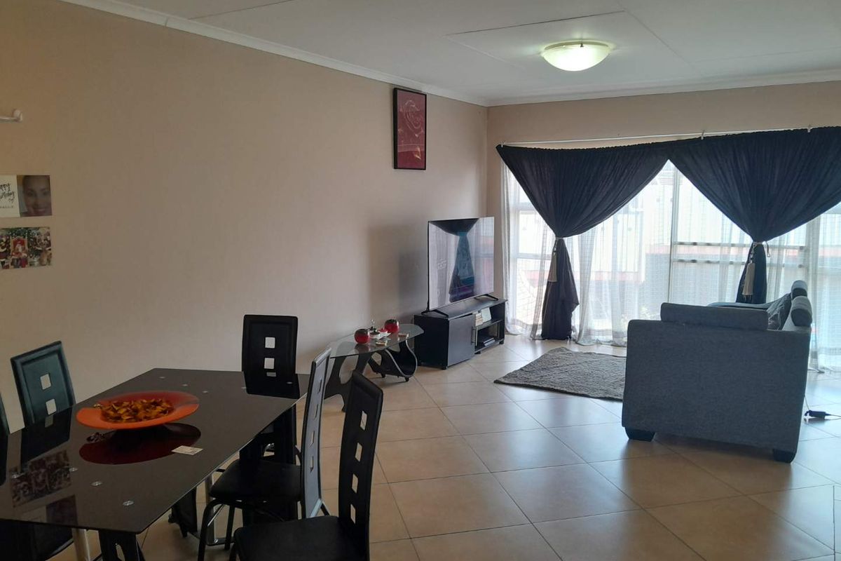 Price Adjustment Don't Miss Out -1st floor 3 Bedroom Klinker Brick Townhouse for sale - Photo 4
