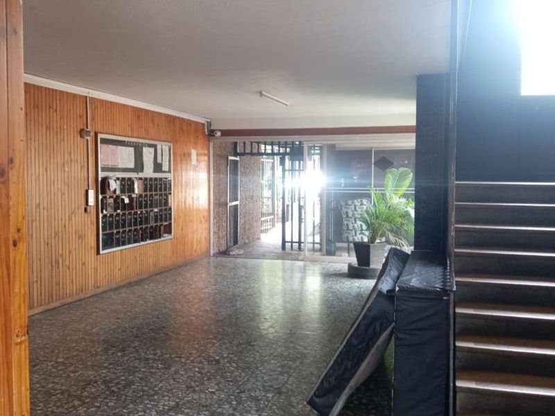 1.5 BEDROOM FLAT TO RENT IN SUNNYSIDE - Photo 2