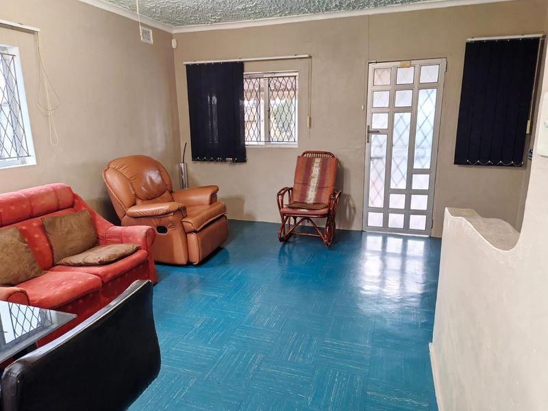Great Investment Opportunity 3 Bedroom Home with Outbuilding - Photo 3