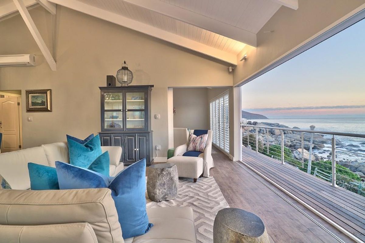 Designer Beach Bungalow - Photo 2