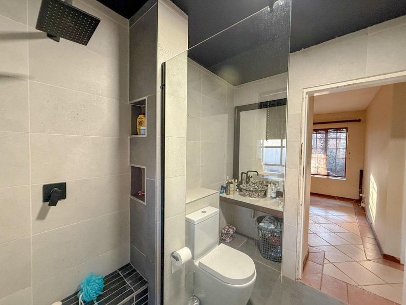 Modern 2-Bedroom Apartment to Rent in Mooikloof Ridge Estate - Photo 10