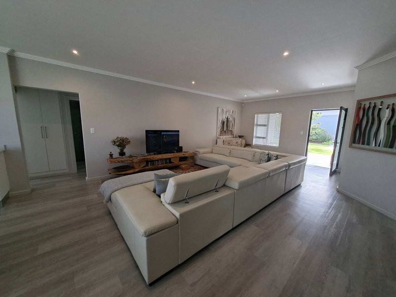 Exclusive retirement unit - Photo 8