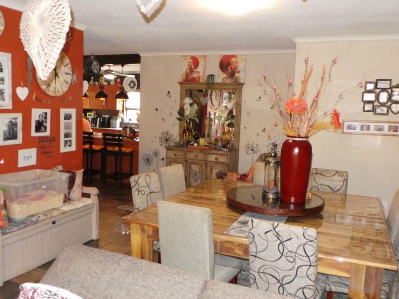 Spacious modern Family home close to schools - Photo 10