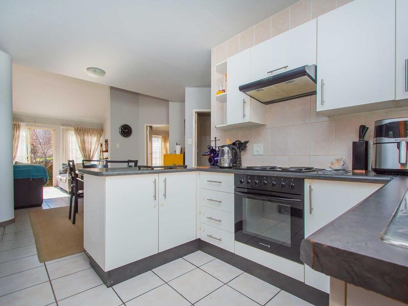 Private Corner Unit in Gated Honeydew Estate – Secure & Spacious! - Photo 6