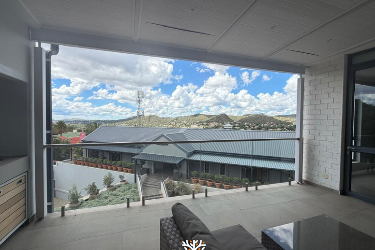 Modern Duplex Living at Prestigious Am Weinberg | N$9 200 000 - Photo 2