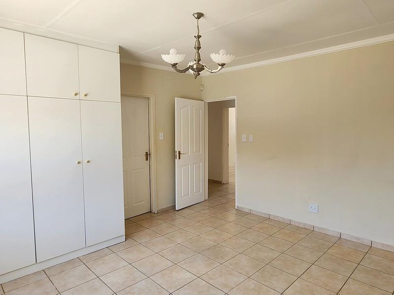Located within walking distance of Windhoek Gymnasium - Photo 9