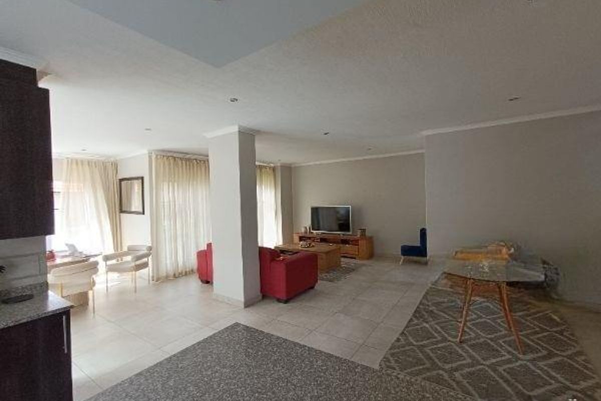 THATCHFIELD SECURITY ESTATE - 4 BEDROOM HOUSE WITH A SWIMMING POOL - Photo 5