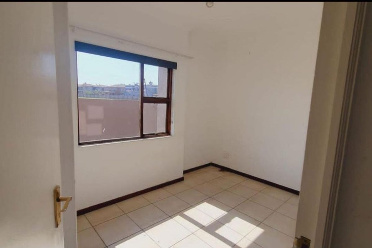 2 Bedroom Apartment for sale in helderwyk estate - Photo 5