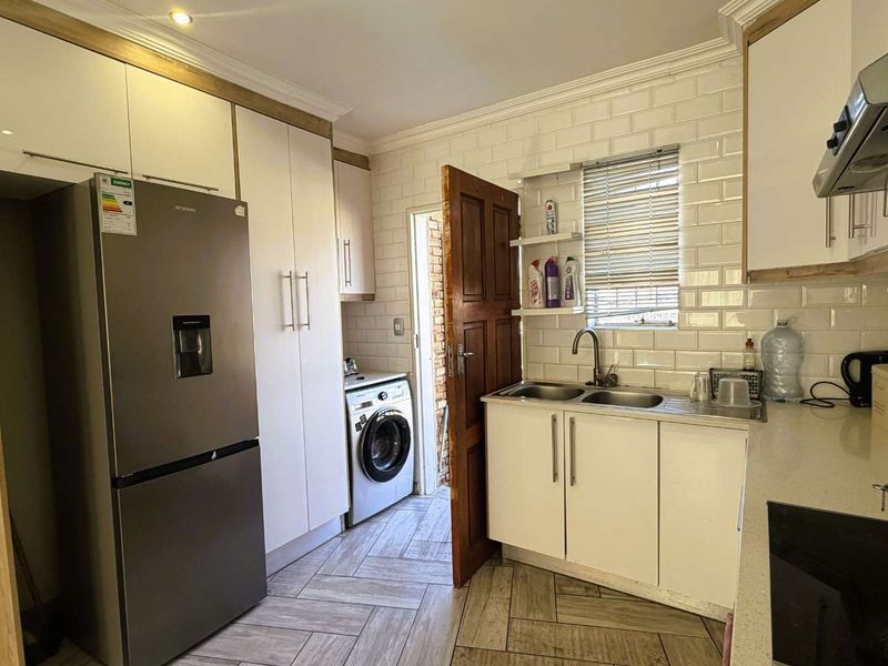 Charming Two-Bedroom Unit with private Garden - Photo 4