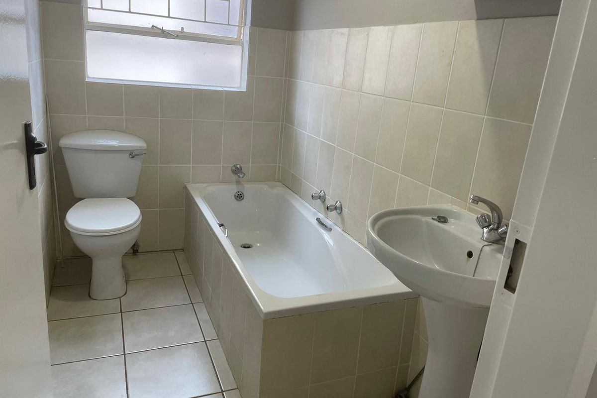Stunning apartment with 2 beds and 2 bathrooms To Let in Little Falls - Photo 5