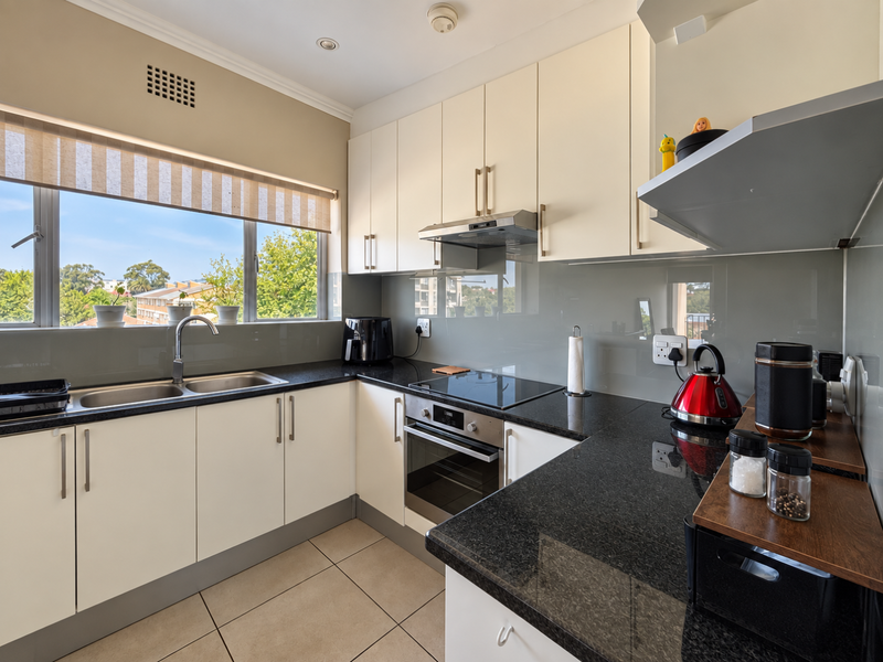 Renovated 1-bedroom apartment in the heart of Rosebank - Photo 3