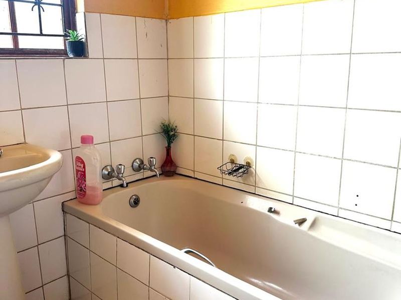 2-Bedroom Home in Empangeni Central - Photo 6