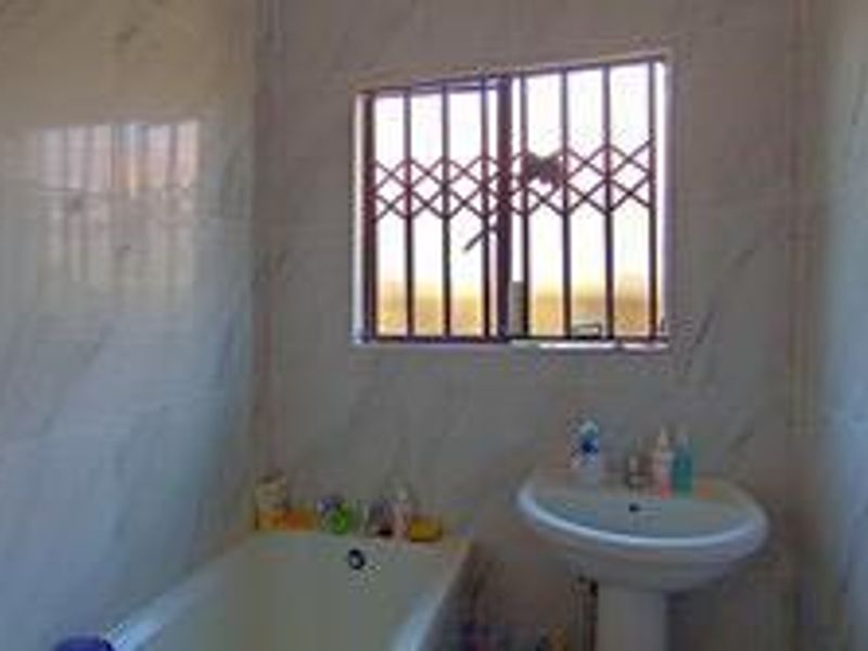 Stunning 3 bedrooms house for sale in Soshanguve VV - Photo 8