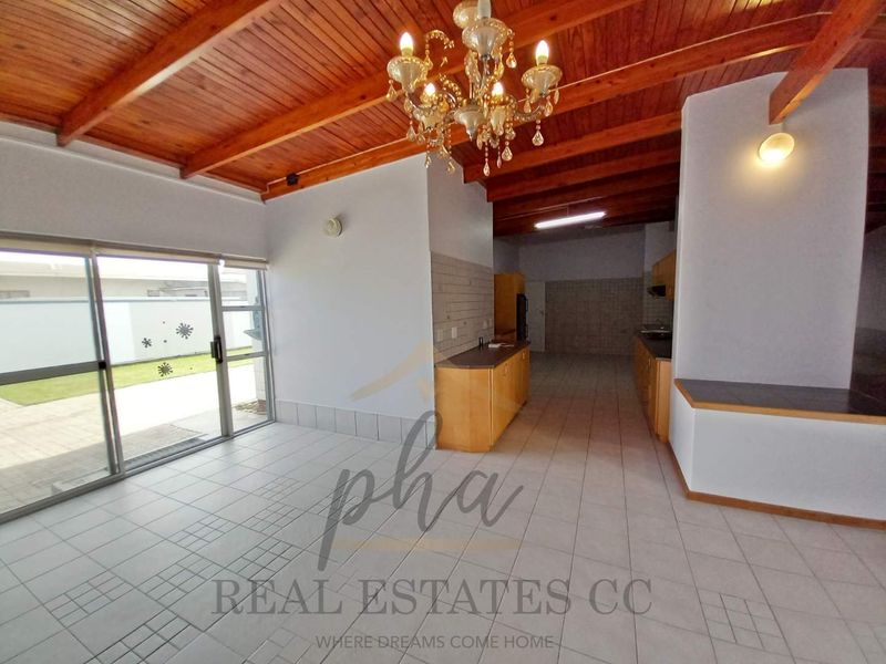 Extravagant House in the Heart of Hentiesbay, Walking Distance From Town - Photo 9