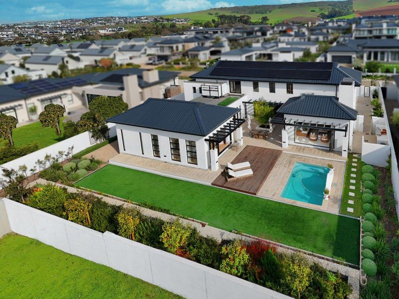 An extraordinary home crafted for individuals with refined taste and a unique sense of style! - Photo 3