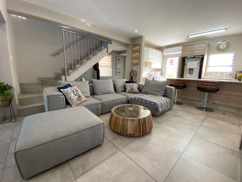 Modern & Chic 3-Bedroom Duplex – Stylish Comfort Awaits - Photo 3