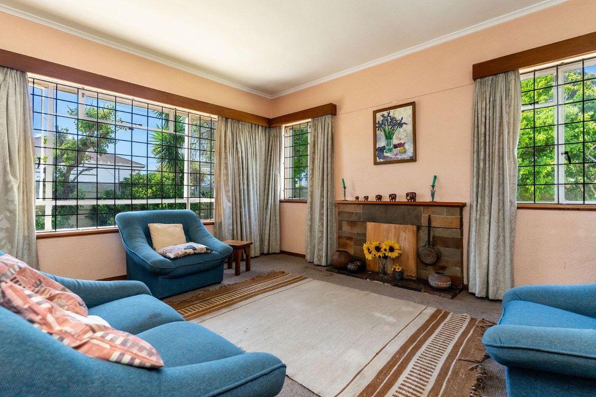 Solid family home with huge potential - Photo 4