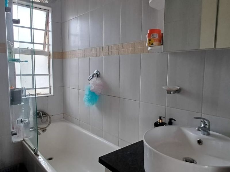 STUNNING RENOVATED UNIT - Photo 8