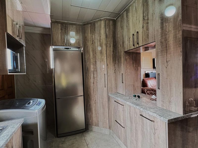 CHARMING 3 BED IN LEOPARD'S REST ESTATE - Photo 6